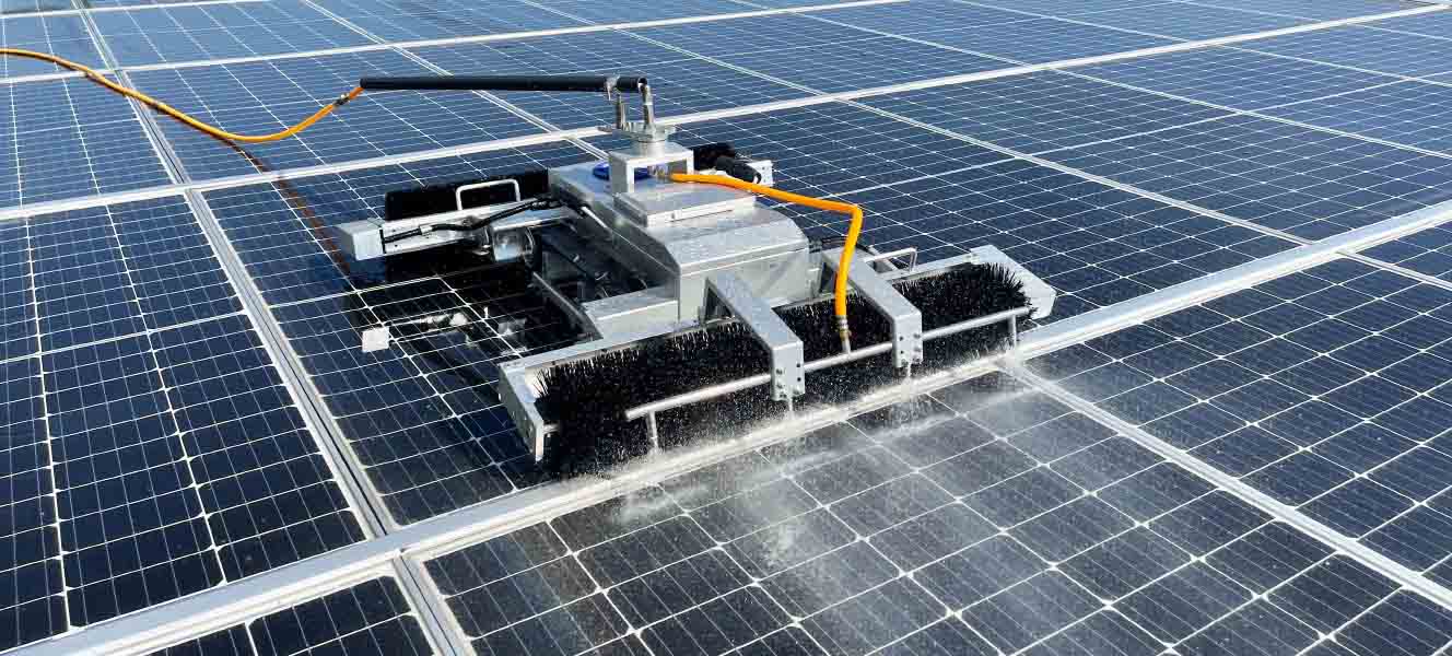 robô de limpeza de painel solar