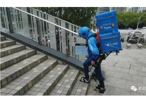 Robô de exoesqueleto da China aplicado a funcionários de takeaway
