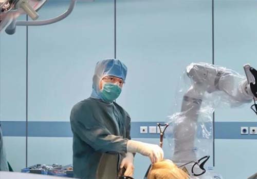 Primeiro robô de cirurgia de joelho da China aprovado para mercado